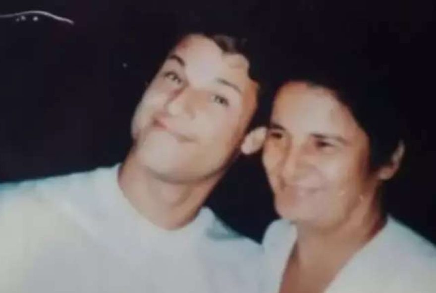 entrevista-com-celia-alves3A-a-emocionante-historia-por-tras-da-perda-de-dinho2C-vocalista-dos-mamonas-assassinas entrevista-com-celia-alves3A-a-emocionante-historia-por-tras-da-perda-de-dinho2C-vocalista-dos-mamonas-assassinas