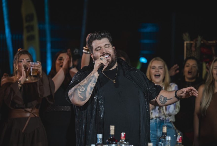 entrevista-exclusiva3A-sertanejo-panda-fala-sobre-sucesso-e-comparacoes-com-bruno