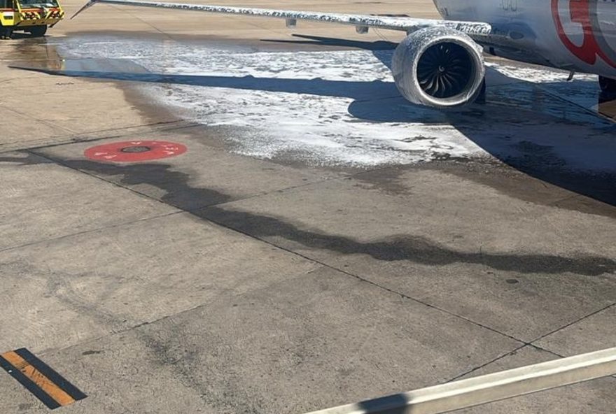 equipe-de-emergencia-controla-incendio-em-aviao-no-galeao3A-seguranca-garantida-a-passageiros-e-tripulacao