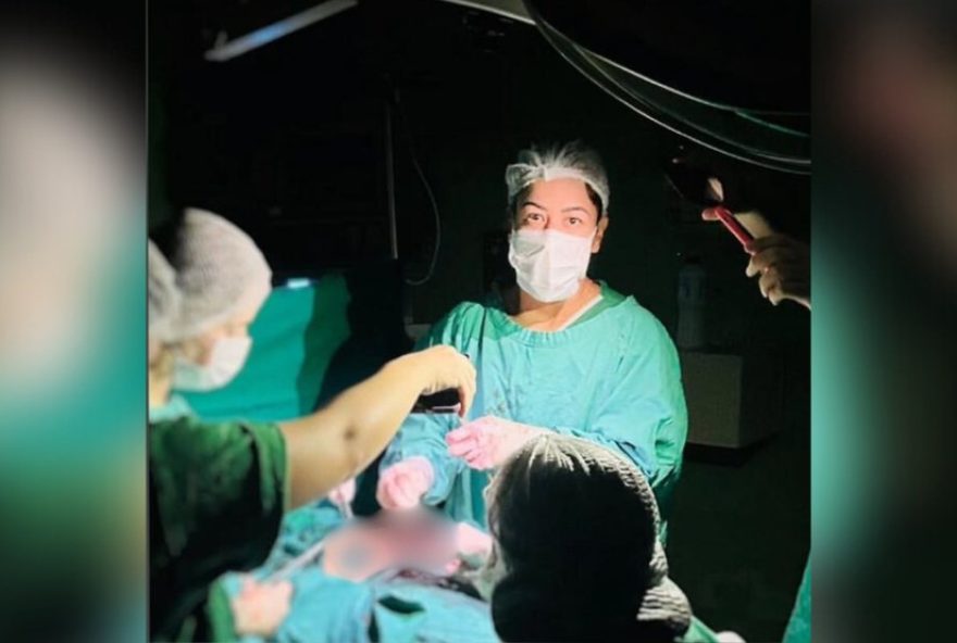 equipe-medica-conclui-parto-com-lanternas-durante-incendio-no-hospital-cesar-cals2C-fortaleza equipe-medica-conclui-parto-com-lanternas-durante-incendio-no-hospital-cesar-cals2C-fortaleza