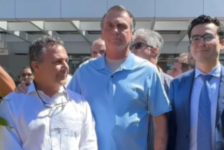 equipe-medica-de-bolsonaro-avalia-procedimento-incomum-para-tratar-crise-de-soluco equipe-medica-de-bolsonaro-avalia-procedimento-incomum-para-tratar-crise-de-soluco