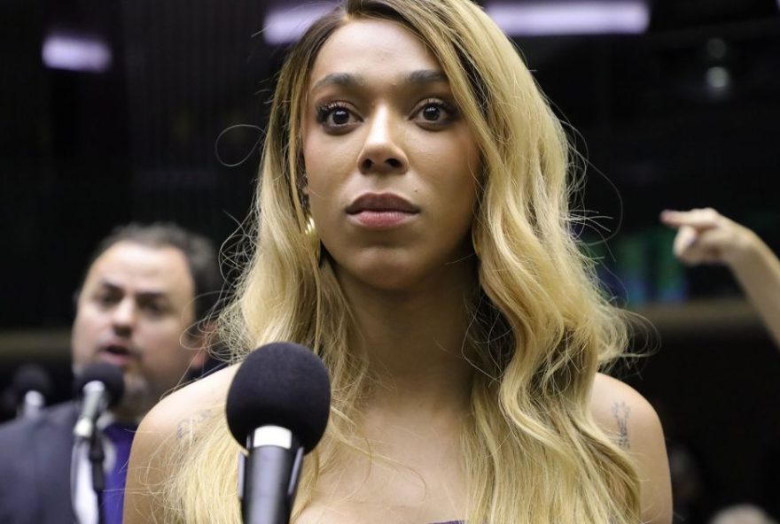 erika-hilton-e-eleita-presidente-da-comissao-da-mulher-na-camara erika-hilton-e-eleita-presidente-da-comissao-da-mulher-na-camara