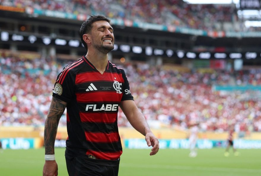 erros-defensivos-do-flamengo3A-bayern-abre-2-a-0-em-8-minutos