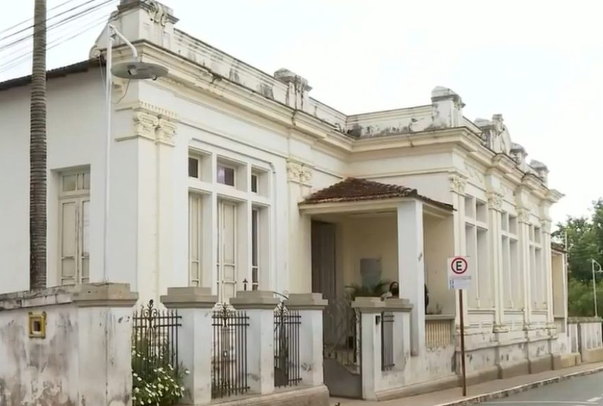 escola-estadual-de-eloi-mendes-sera-fechada-devido-a-pedido-de-devolucao-do-predio-pela-prefeitura3A-alunos-transferidos