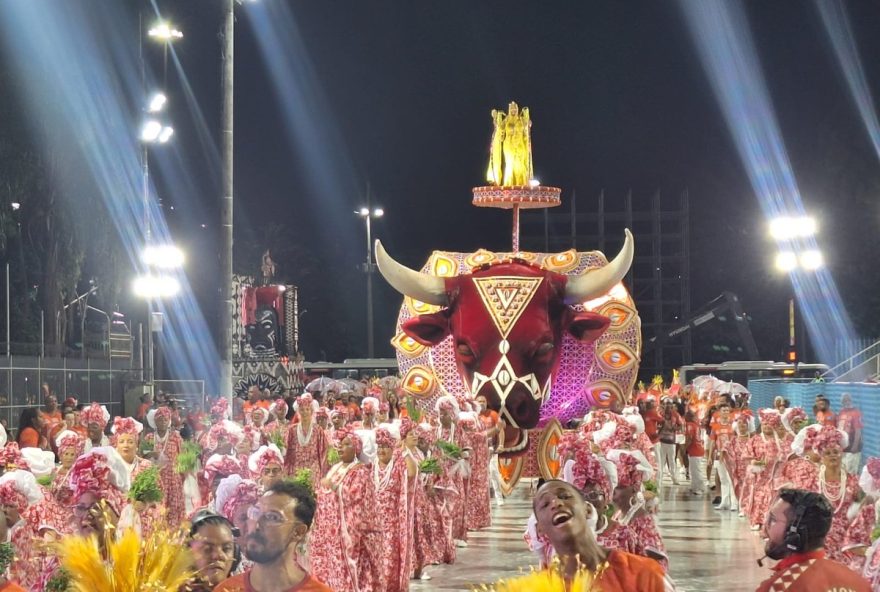 escola-unidos-de-padre-miguel-surpreende-na-sapucai-e-retorna-ao-grupo-especial-em-grande-estilo2C-preparando-se-para-o-carnaval-2025