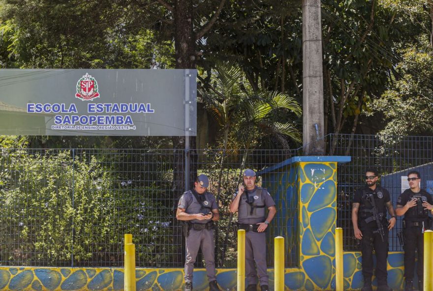 O pai do atirador da escola de Sapopemba, na zona leste da capital paulista, foi indiciado com base nos artigos 12 e 13 do Estatuto do Desarmamento, que tratam de posse irregular de armas
(Foto: Reprodução/ Agência Brasil)