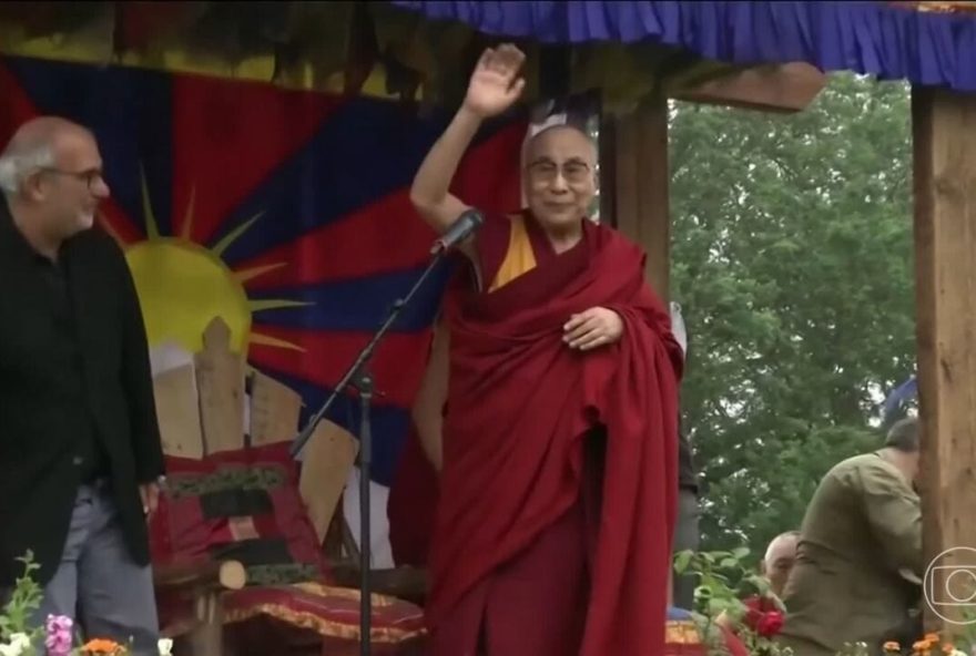 escolha-de-nova-deusa-viva-no-nepal3A-menina-de-2-anos-e-adorada-por-hindus-e-budistas