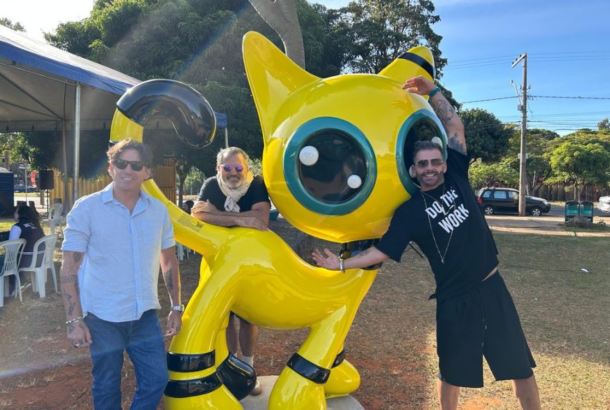 escultura-gato-zyon3A-uberaba-inaugura-peca-de-3-metros-para-incentivar-adocao-de-gatos2C-com-presenca-de-henri-castelli