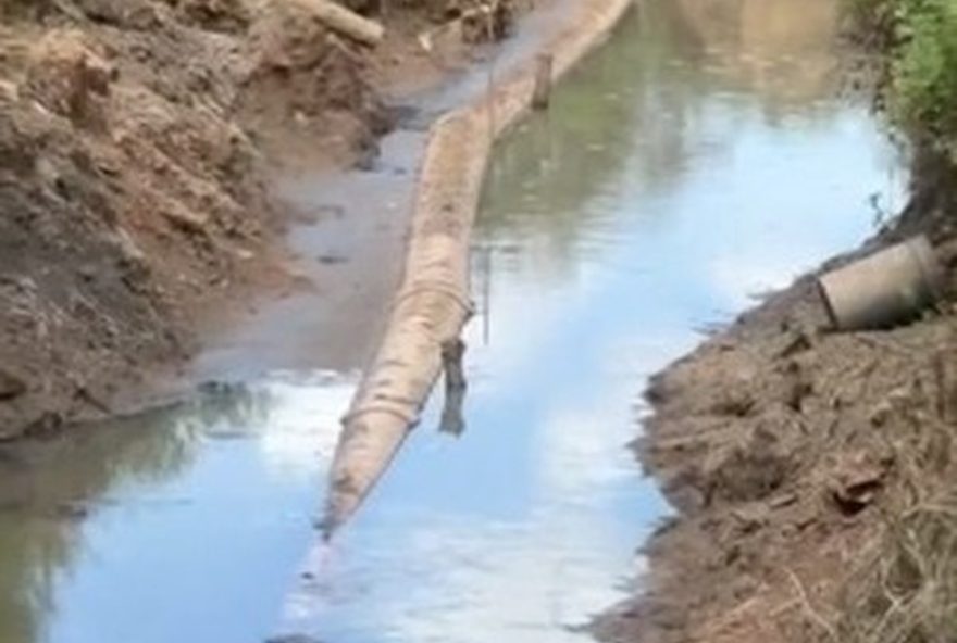 esgoto-a-ceu-aberto-gera-mau-cheiro-e-incomodo-em-obra-da-prefeitura-de-rafard3A-moradores-reclamam esgoto-a-ceu-aberto-gera-mau-cheiro-e-incomodo-em-obra-da-prefeitura-de-rafard3A-moradores-reclamam