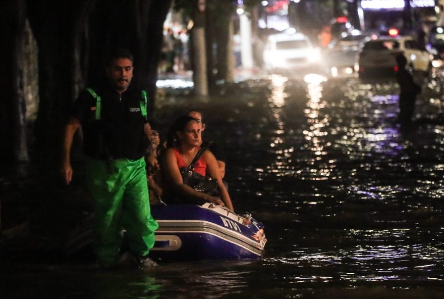 especialistas-apontam-que-sistemas-de-drenagem-atualizados-poderiam-evitar-danos-da-chuva-em-sp