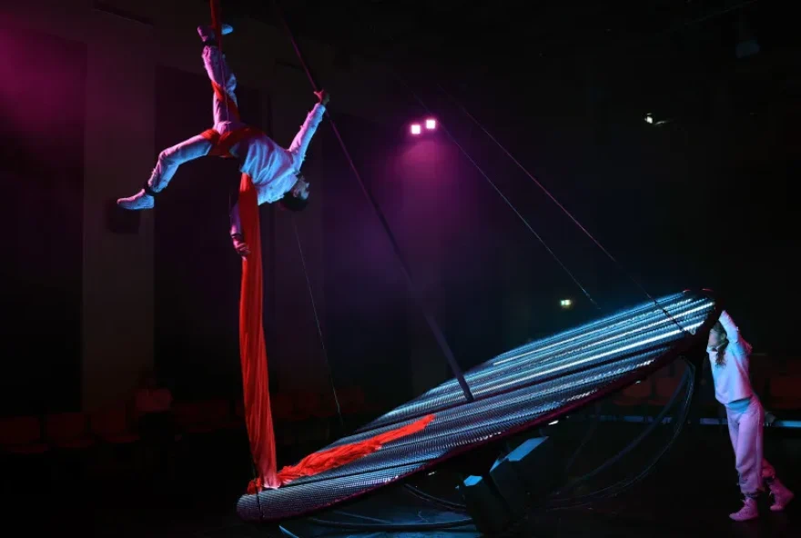 espetaculo-liberdade-liberdade-reflete-sobre-passado-para-analisar-o-presente