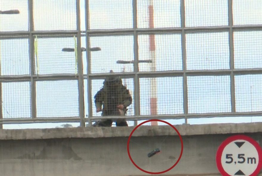 esquadrao-antibombas-detona-artefato-suspeito-em-rodovia-do-pr3A-polvora2C-mas-sem-detonador