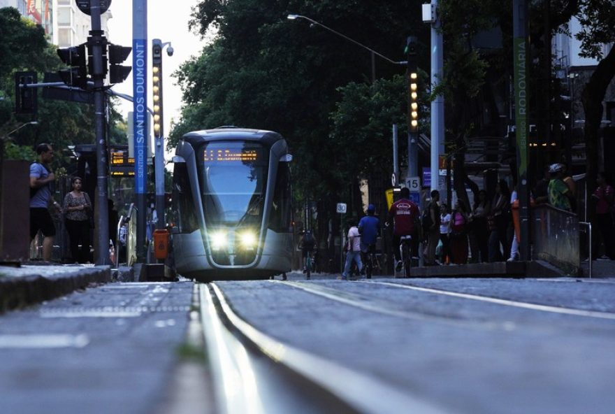 estacao-central-do-vlt-carioca-fechada-temporariamente-por-obras-no-predio-saiba-mais-sobre-a-interdicao-e-as-alternativas-para-os-passageiros