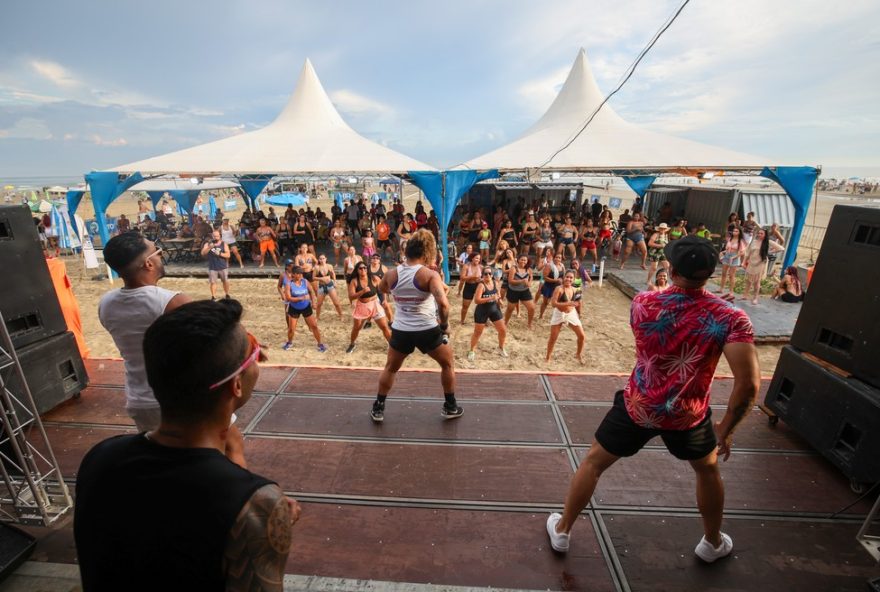 estacao-verao-praia3A-atividades-e-shows-em-8-tendas-de-praia-grande2C-sp estacao-verao-praia3A-atividades-e-shows-em-8-tendas-de-praia-grande2C-sp