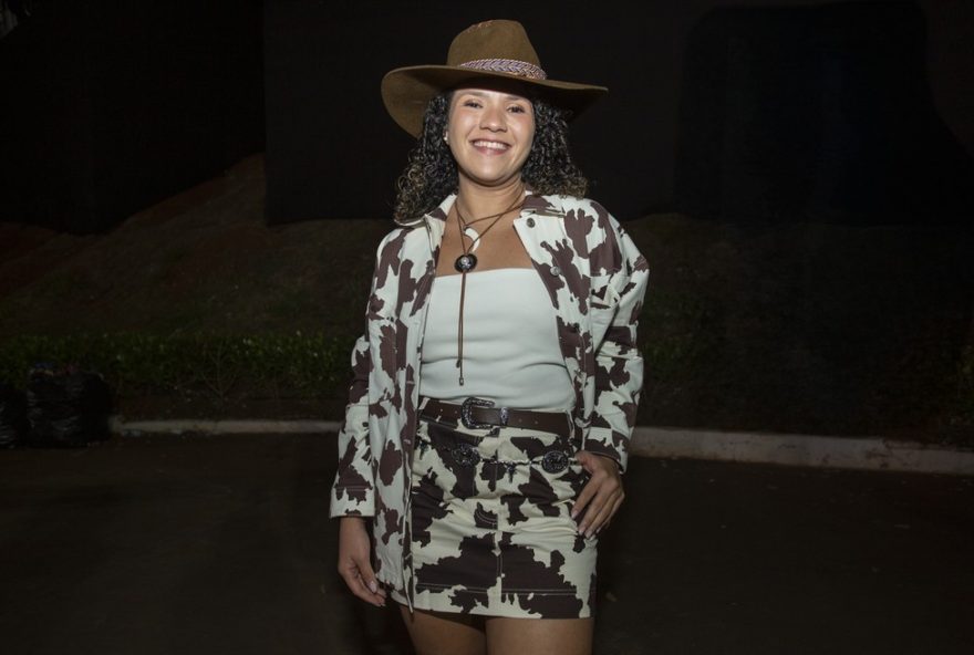 estampa-de-vaca3A-tendencia-fashion-das-mulheres-no-barretao-2025