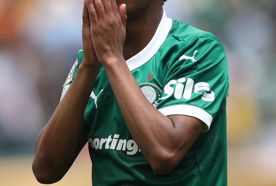 estevao-irritado-com-substituicao-em-palmeiras-x-botafogo3A-bastidores-e-repercussoes