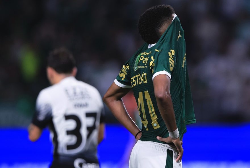 estevao-se-emociona-apos-perder-penalti-em-empate-palmeiras-x-corinthians3A-confira-detalhes-no-podcast-ge