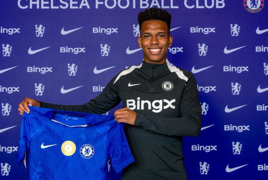estevao2C-melhor-jogador-sub-212C-assina-com-o-chelsea-apos-indicacao-ao-premio-da-bola-de-ouro