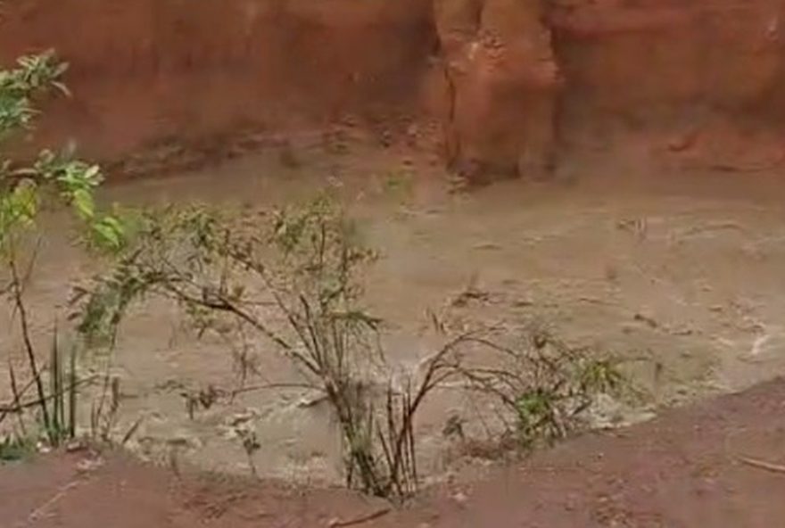 estrada-em-maraba-pa-cede-e-divide-pista-ao-meio estrada-em-maraba-pa-cede-e-divide-pista-ao-meio