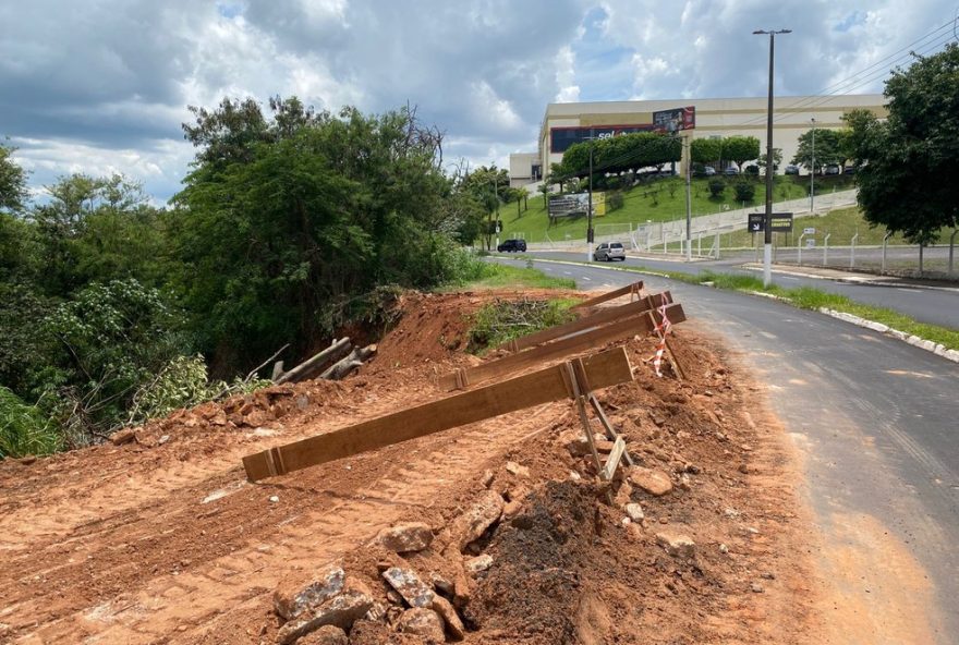 estrada-liberada-em-marilia3A-obras-na-avenida-jose-carlos-sanches-cibantos-controlam-erosao-e-garantem-seguranca.-confira