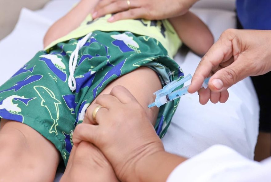estrategia-nacional-de-multivacinacao-2025-inicia-em-petrolina3A-atualize-a-caderneta-vacinal-de-criancas-e-adolescentes-menores-de-15-anos
