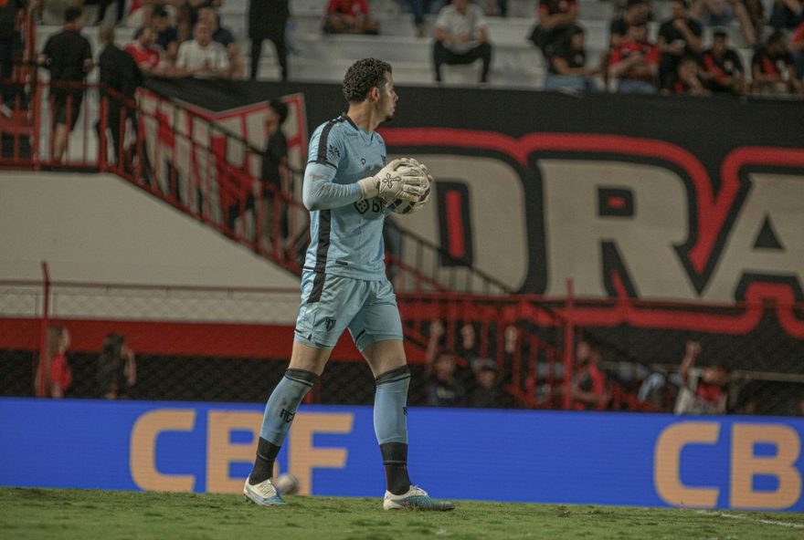 estreia-de-lucas-barreto-como-titular-do-atletico-de-no-classico-contra-o-goias