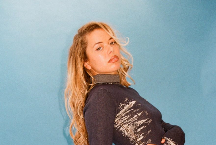 estreia-de-nilufer-yanya-no-brasil3A-show-exclusivo-em-sao-paulo-no-cine-joia