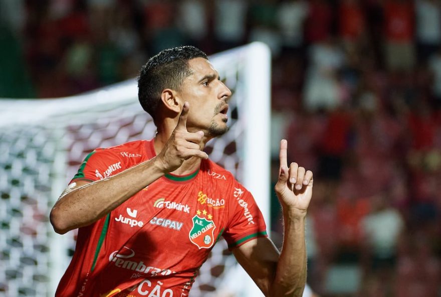 estreia-de-tiquinho-soares3A-velo-clube-vence-santos-por-2-a-1-no-paulistao