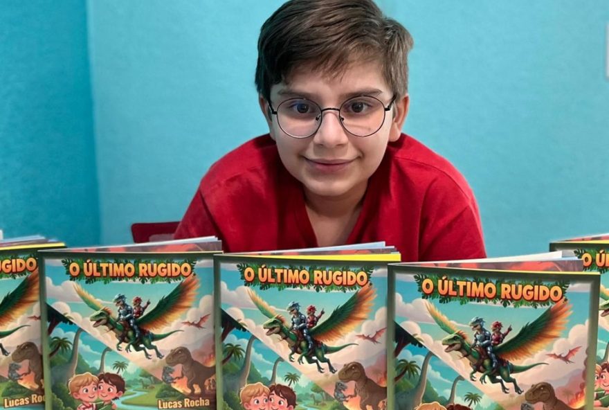 estudante-de-manaus-lanca-livro-baseado-em-jogo-sobre-extincao-dos-dinossauros estudante-de-manaus-lanca-livro-baseado-em-jogo-sobre-extincao-dos-dinossauros
