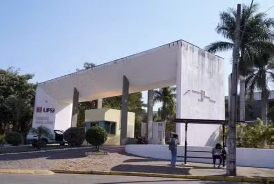 estudante-denuncia-intolerancia-religiosa-na-ufsj-em-divinopolis3A-umbandista-se-sente-desrespeitada-em-aula-policia-investiga