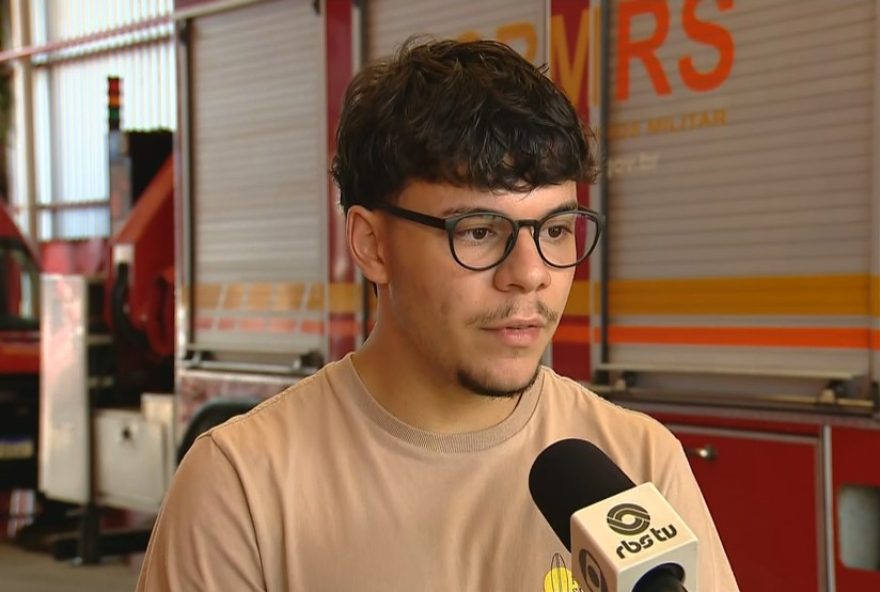 estudantes-agem-com-coragem-e-eficiencia-durante-incendio-em-onibus-de-turismo3A-experiencia-de-bombeiro-mirim-salva-colegas-em-porto-alegre