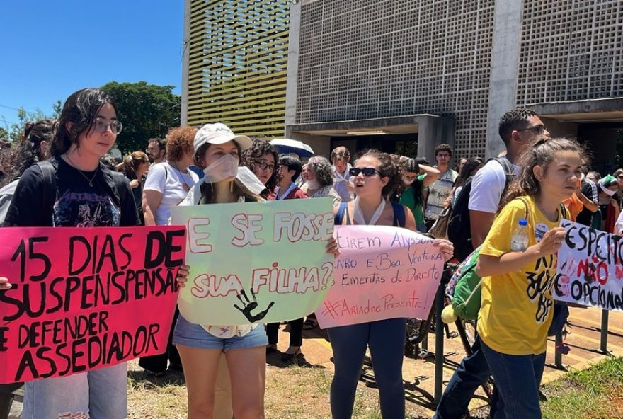 estudantes-e-professores-da-unb-protestam-contra-assedio-no-icb-em-marcha-contra-impunidade-e-por-seguranca-no-campus