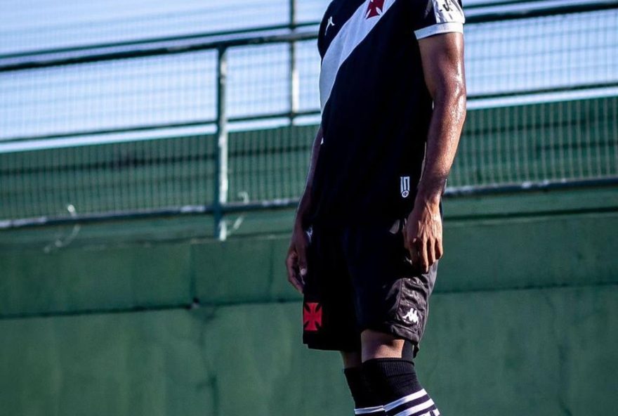 euder-pode-ser-a-novidade-do-vasco-no-classico-contra-o-flamengo3A-lesoes-no-meio-de-campo-abrem-oportunidade-para-o-jovem-de-20-anos.-acompanhe