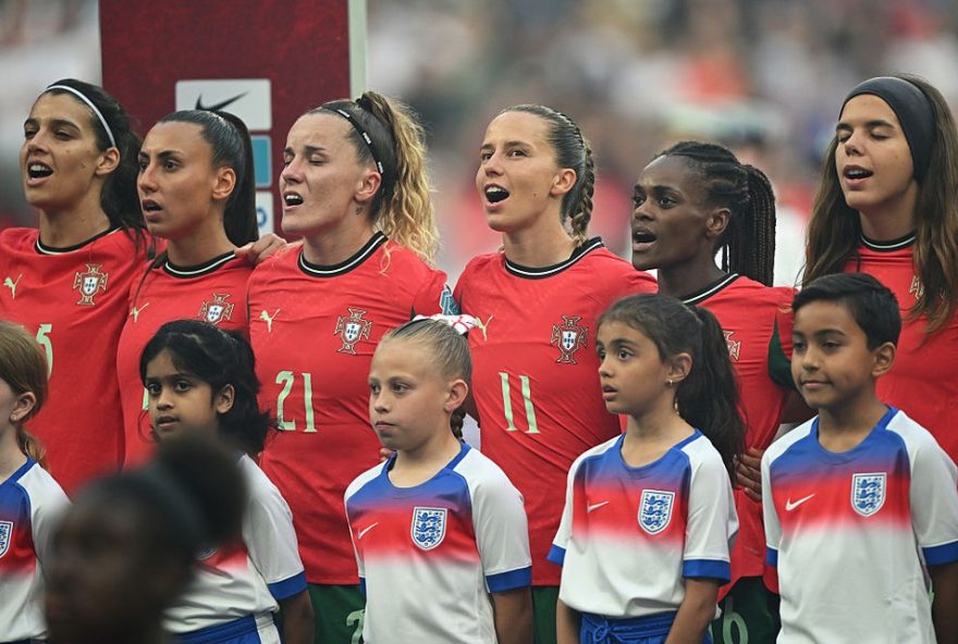 eurocopa-feminina-presta-homenagem-a-diogo-jota-e-andre-silva-em-gesto-de-luto-e-respeito-nas-partidas