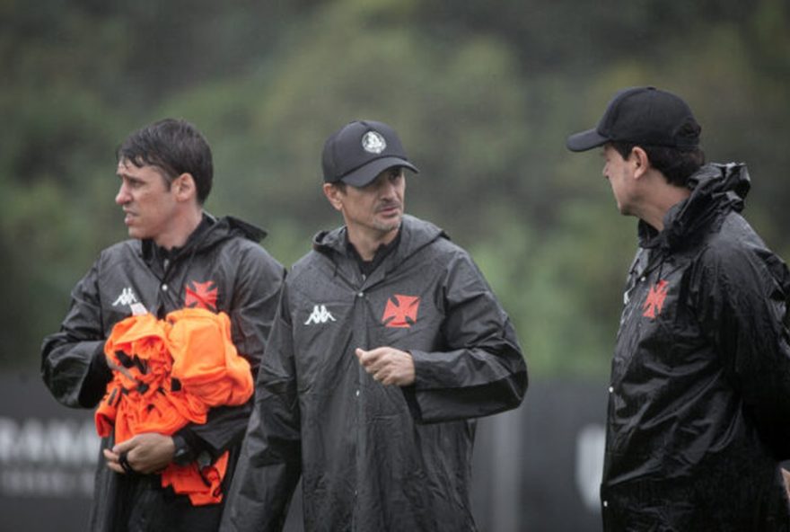 evandro-fornari-assume-comando-do-vasco-contra-o-bragantino3A-saiba-mais-sobre-o-auxiliar-de-fernando-diniz evandro-fornari-assume-comando-do-vasco-contra-o-bragantino3A-saiba-mais-sobre-o-auxiliar-de-fernando-diniz