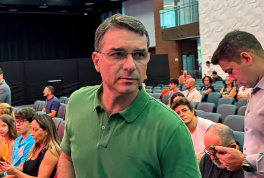 evangelicos-se-afastam-de-flavio-bolsonaro-e-apoiam-tarcisio-michelle-para-2026 evangelicos-se-afastam-de-flavio-bolsonaro-e-apoiam-tarcisio-michelle-para-2026