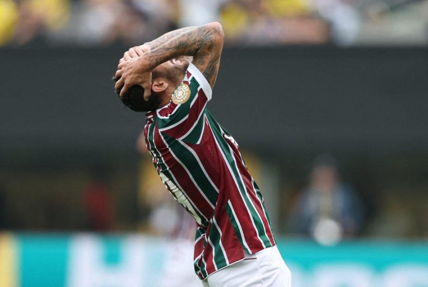 everaldo-explica-motivo-de-nao-chutar-em-chance-clara-pelo-fluminense3A-22pensei-que-zagueiro-se-jogaria22