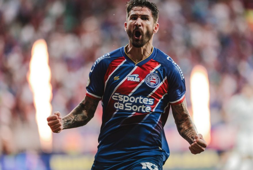 everaldo-reencontra-o-bahia-na-fonte-nova3A-veja-seus-gols-e-a-historia-do-atacante-no-estadio