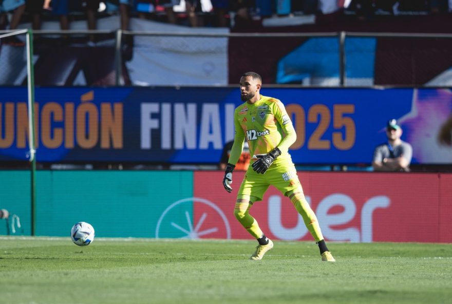 everson2C-vice-campeao-com-o-atletico-mg2C-revela-frustracao-na-final-da-sul-americana3A-falta-de-estudo-sobre-adversarios-resulta-em-derrota-nos-penaltis