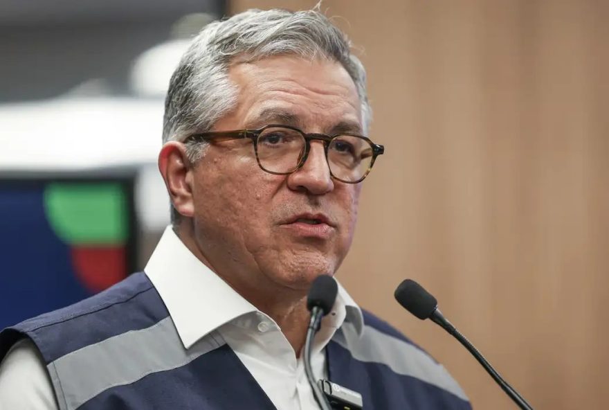 evite-ingerir-bebidas-destiladas2C-alerta-ministro-da-saude