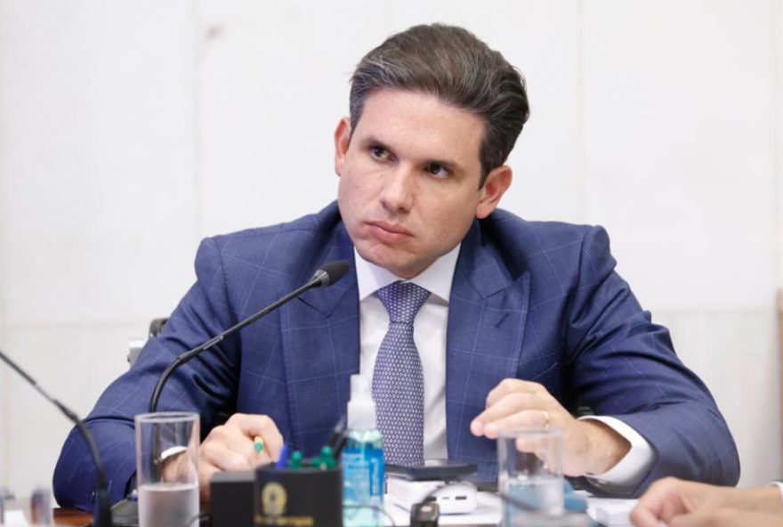 ex-assessor-de-hugo-motta-movimentou-r243-milhoes-com-salario-de-r243.3002C-aponta-site ex-assessor-de-hugo-motta-movimentou-r243-milhoes-com-salario-de-r243.3002C-aponta-site