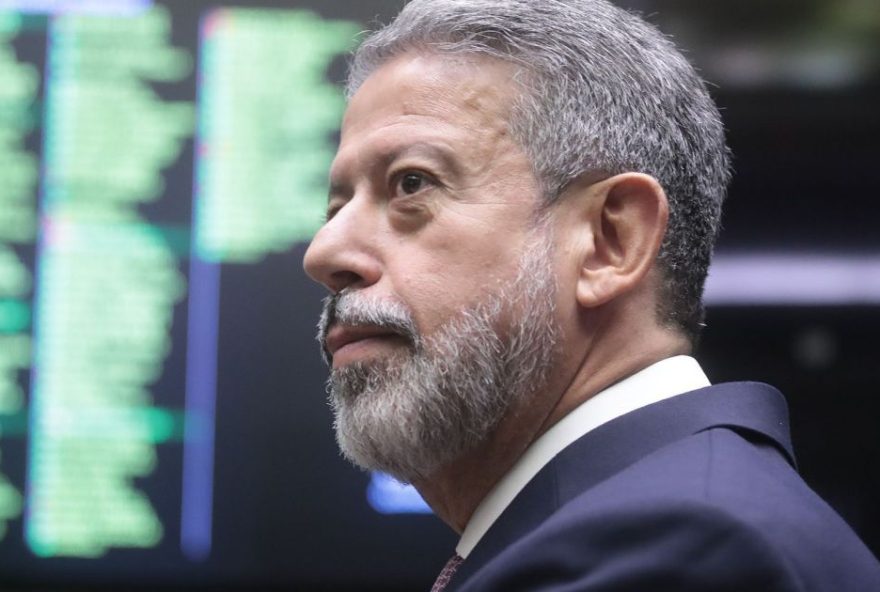 ex-assessora-de-arthur-lira-e-alvo-de-operacao-da-pf-por-desvio-de-emendas