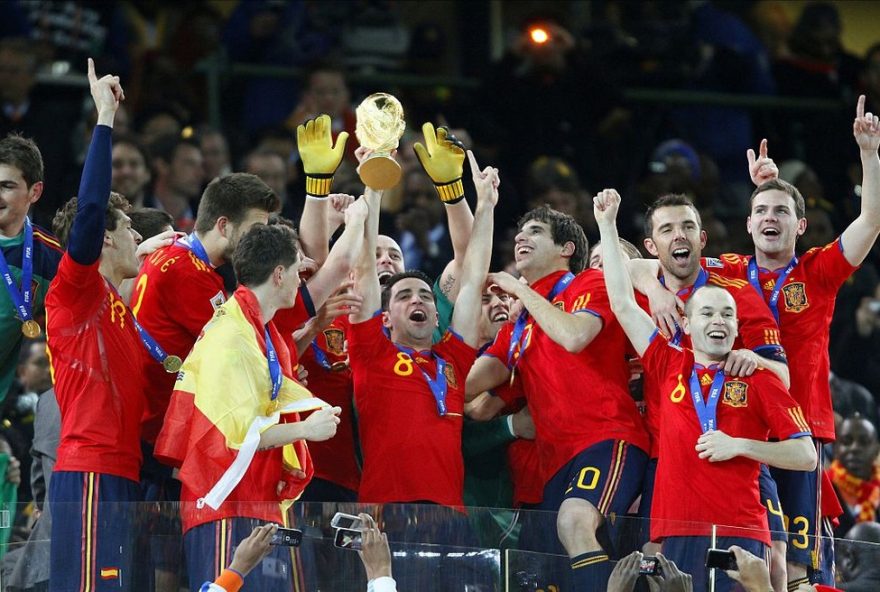 ex-astros-do-futebol-espanhol-sao-convocados-para-copa-de-20303A-xavi2C-iniesta2C-casillas-e-villa-se-juntam-a-organizacao