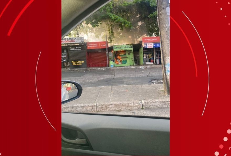 ex-companheiro-incendeia-barraca-de-vendedora-em-salvador3B-suspeito-procurado