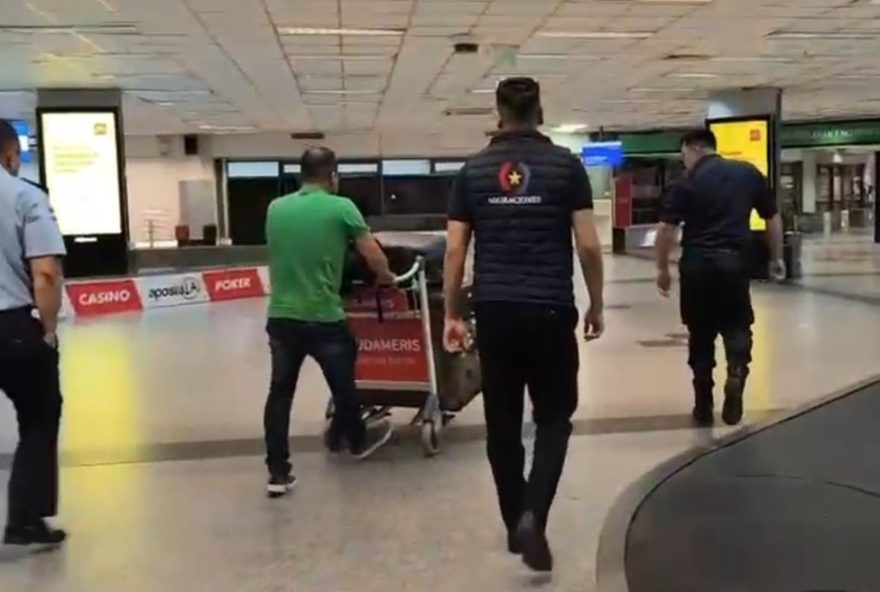 ex-diretor-da-prf-e-preso-no-paraguai-por-usar-documentos-falsos3B-veja-as-imagens ex-diretor-da-prf-e-preso-no-paraguai-por-usar-documentos-falsos3B-veja-as-imagens