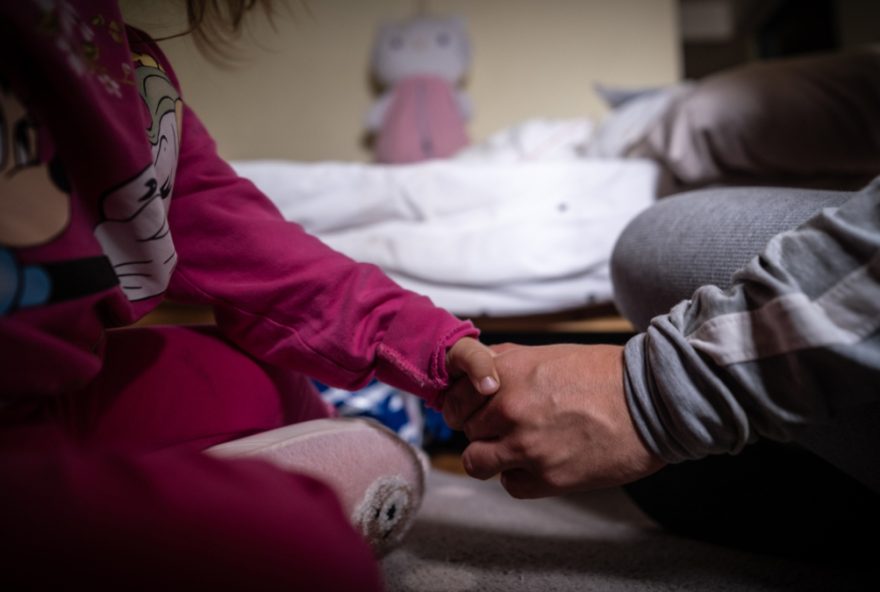 Vítima de violência doméstica está há mais de 3 anos à espera de habitação social Porto, 19/10/2023 - Vítima de violência doméstica está há mais de 3 anos à espera de habitação social e vive em uma casa sem condições com duas filhas pequenas
(Rui Oliveira/Global Imagens)