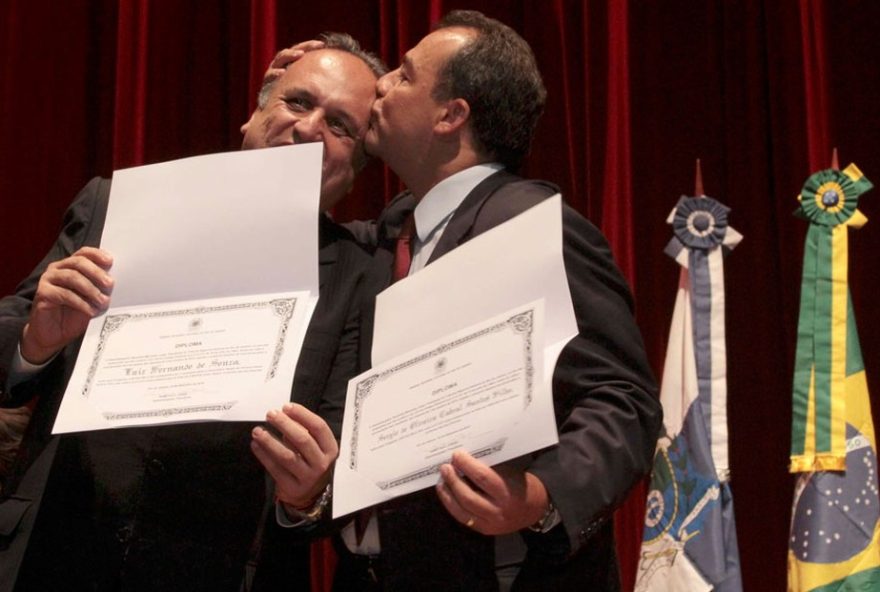 ex-governadores-do-rio-sao-condenados-a-pagar-r24-4-bilhoes-por-esquema-de-corrupcao