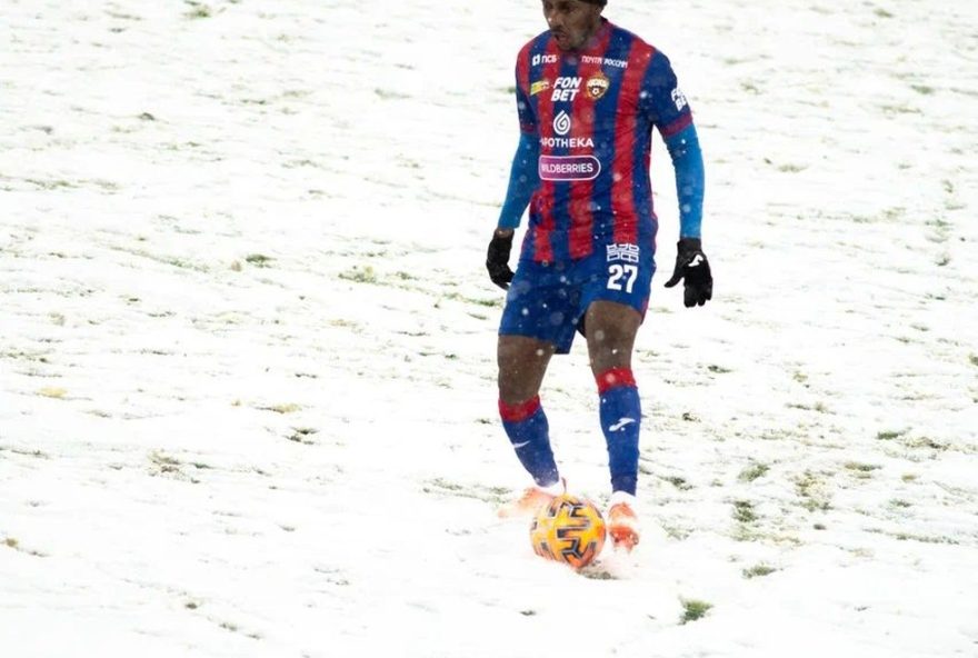 ex-inter2C-moises-relata-desafios-de-jogar-na-neve-e-do-frio-na-russia-pelo-cska