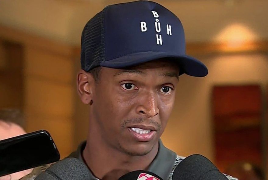 ex-jogador-jo-e-preso-por-divida-de-pensao-alimenticia-no-rio3A-r24220.7442C57