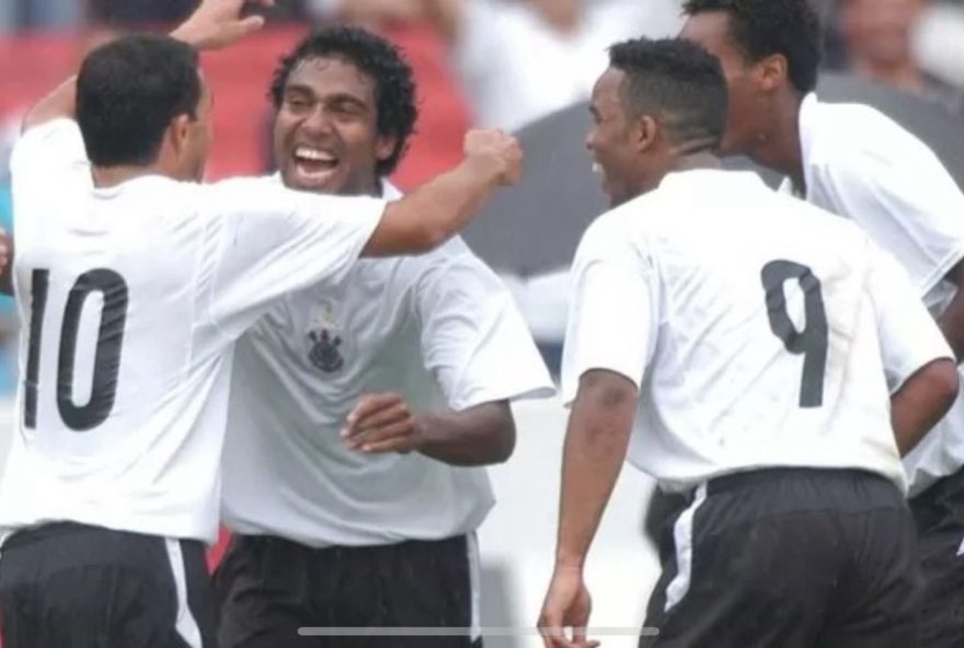 ex-lateral-dyego-coelho-revela-bastidores-do-corinthians-e-atletico-mg3A-trajetoria2C-desafios-e-sucesso-no-sao-bento